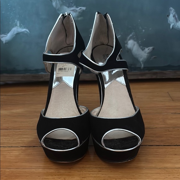 Elegant Michael Kora Black Women's Heels - Picture 1 of 3
